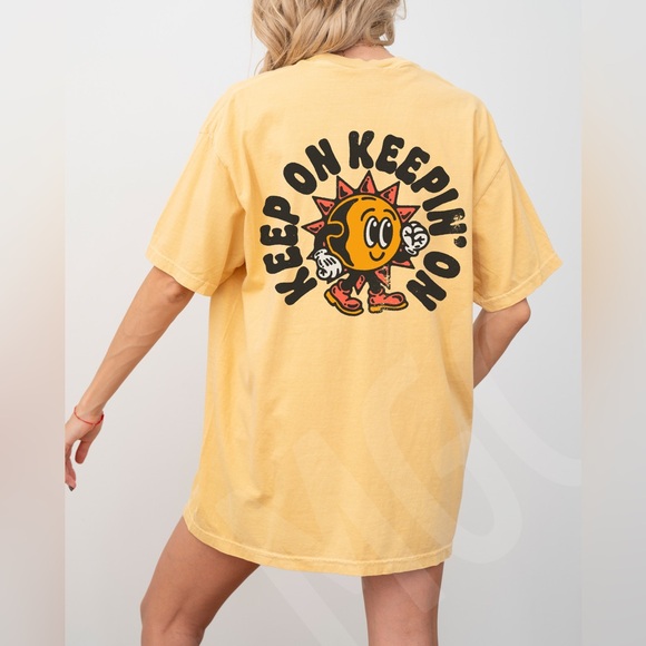 Comfort Colors Keep on Keepin’ on Retro Sunshine Graphic Tee - Picture 5 of 12